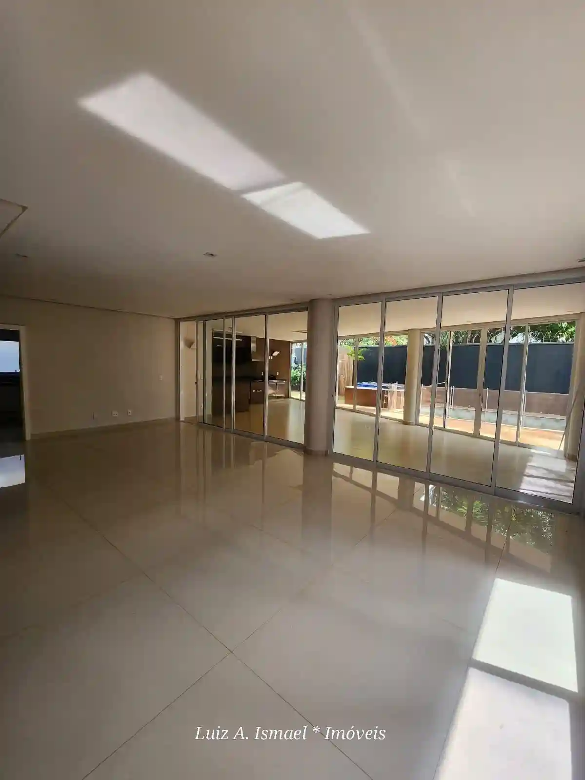 Casa de Condomínio com 4 quartos para aluguel, 500m² — foto 18 de 59