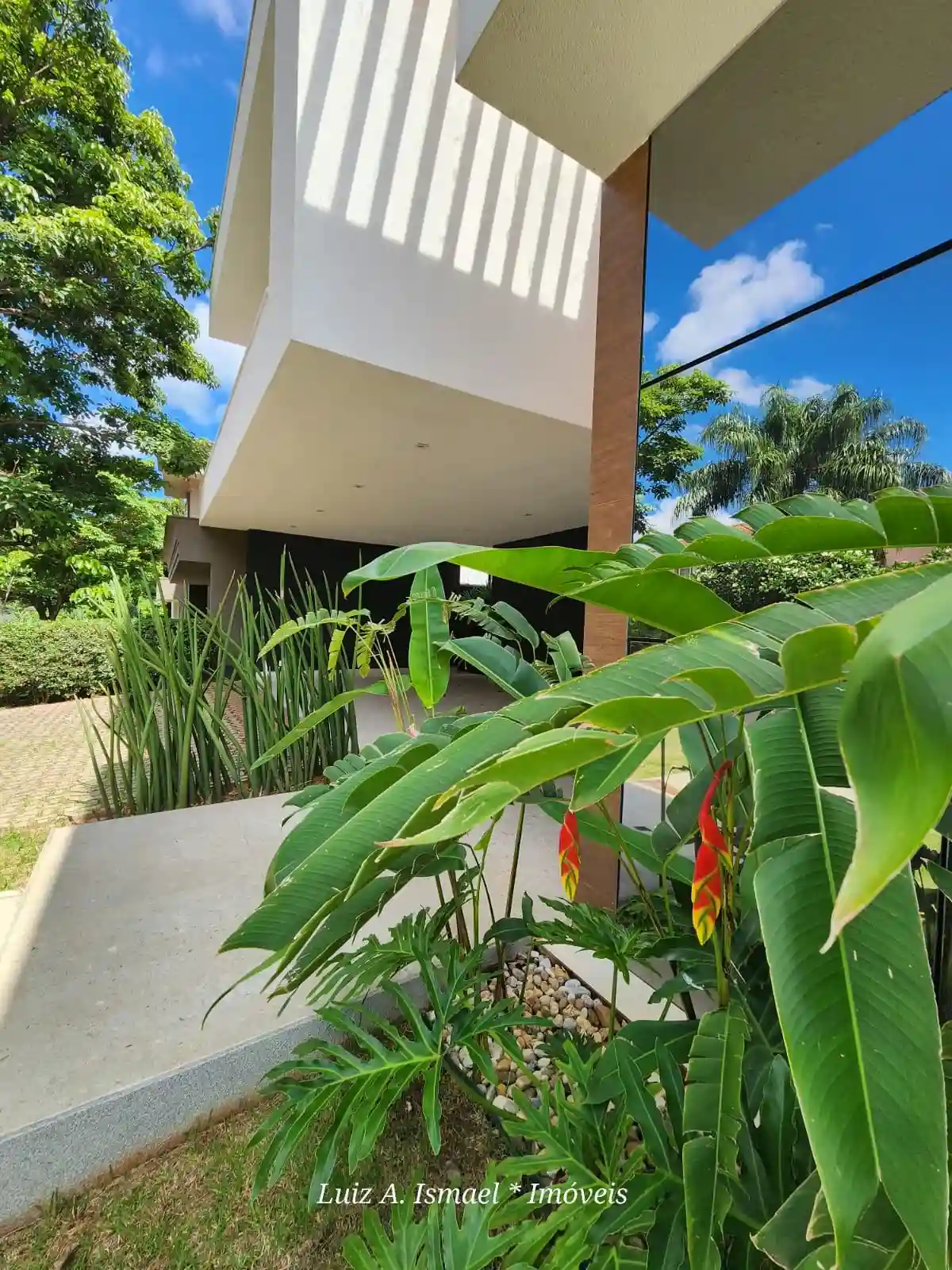Casa de Condomínio com 4 quartos para aluguel, 500m² — foto 2 de 59