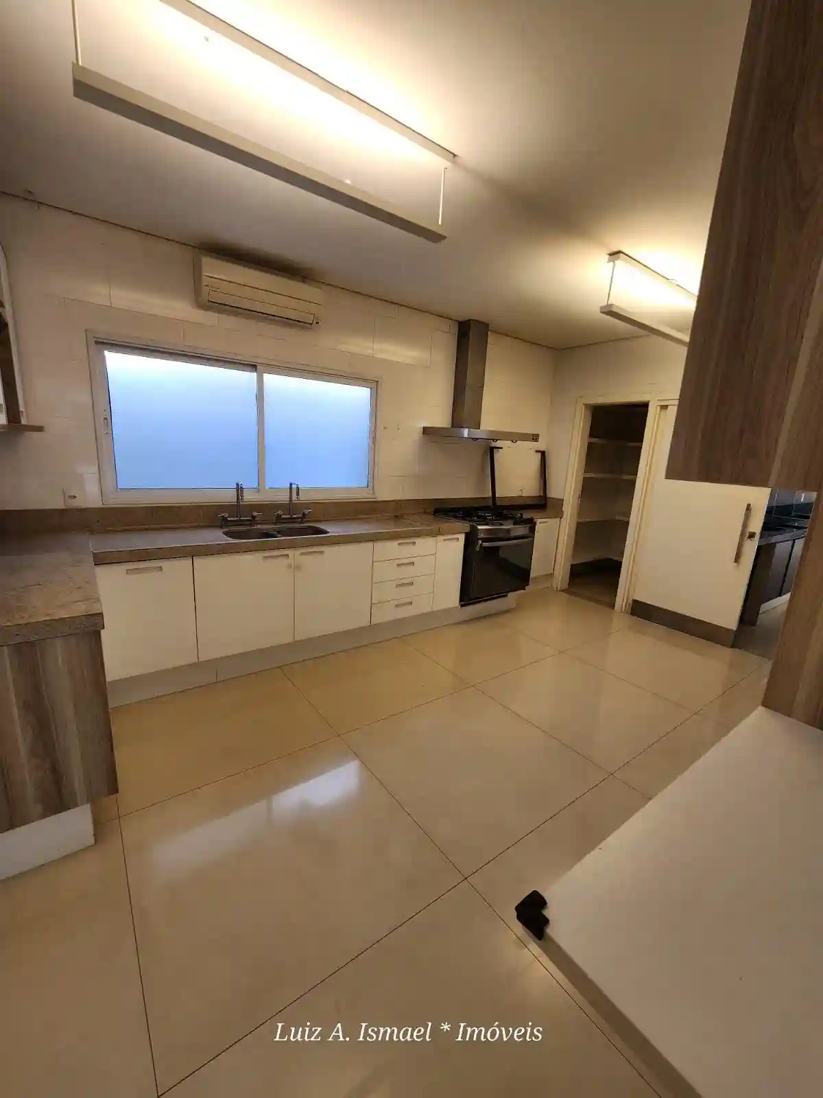 Casa de Condomínio com 4 quartos para aluguel, 500m² — foto 25 de 59