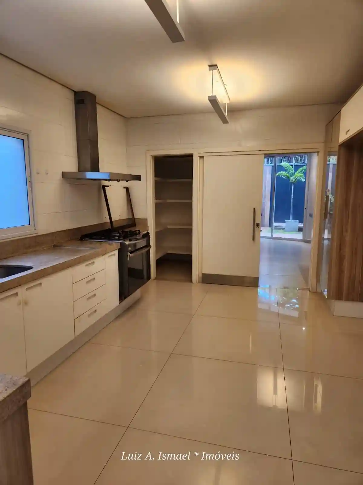 Casa de Condomínio com 4 quartos para aluguel, 500m² — foto 24 de 59