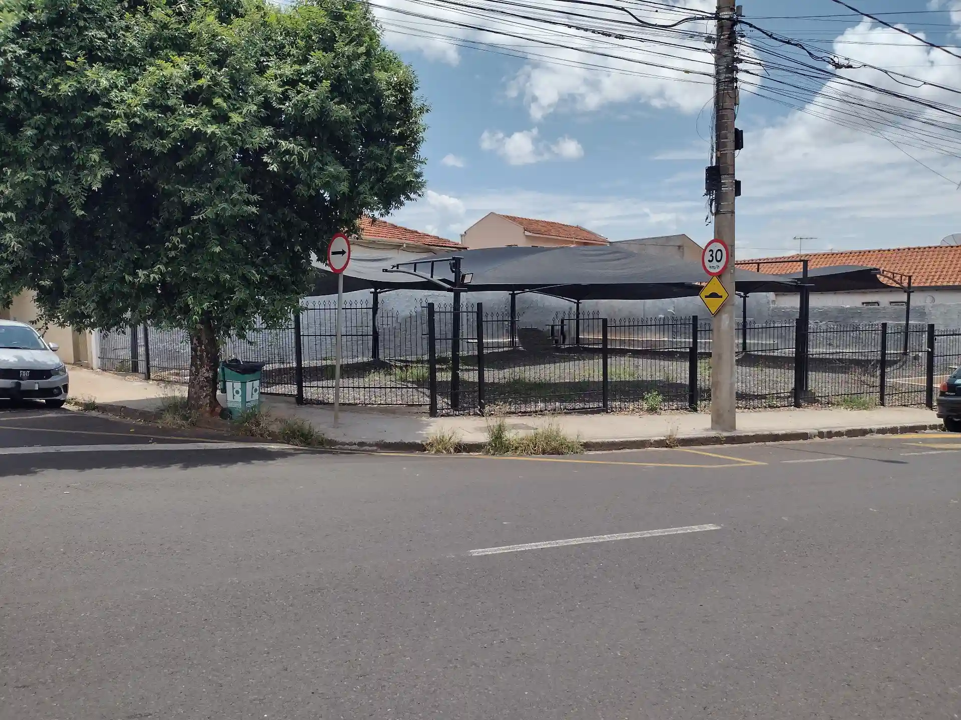 Loja / Salão / Ponto Comercial  para aluguel, 350m² — foto 1 de 9