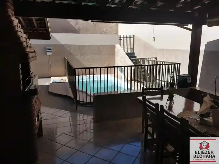 Casa com 3 quartos à venda, 240m² — foto 27 de 43
