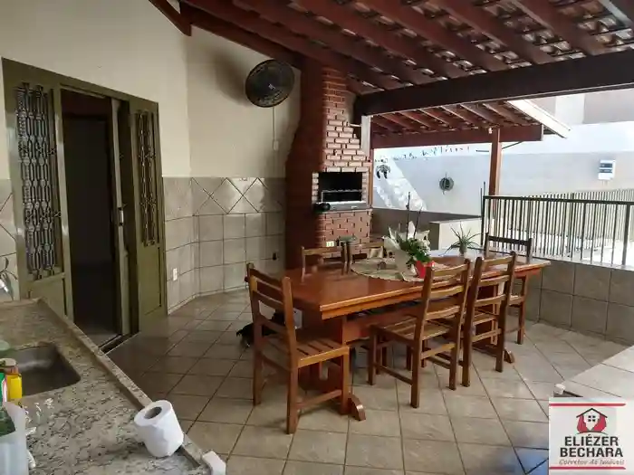 Casa com 3 quartos à venda, 240m² — foto 35 de 43