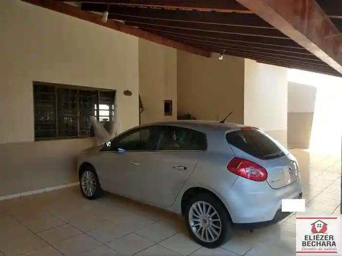 Casa com 3 quartos à venda, 240m² — foto 1 de 43