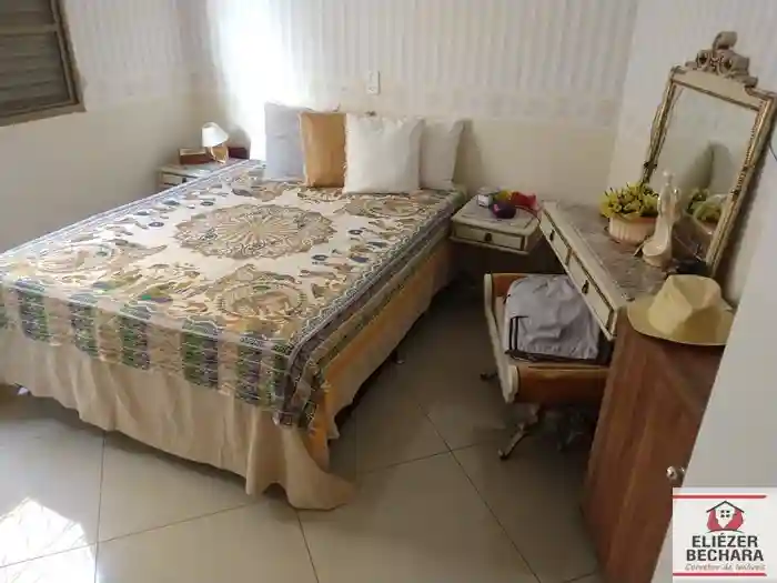 Casa com 3 quartos à venda, 240m² — foto 33 de 43
