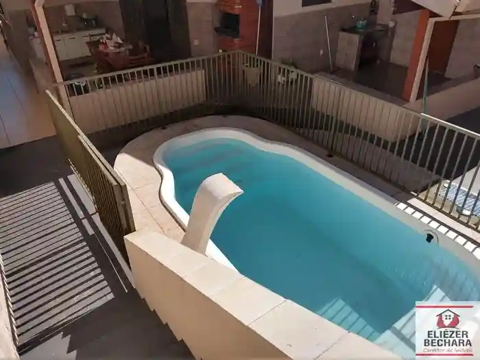 Casa com 3 quartos à venda, 240m² — foto 37 de 43