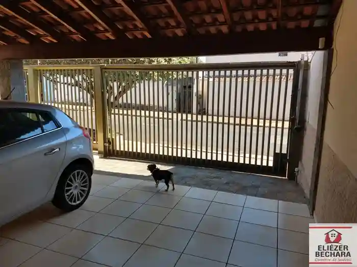 Casa com 3 quartos à venda, 240m² — foto 3 de 43