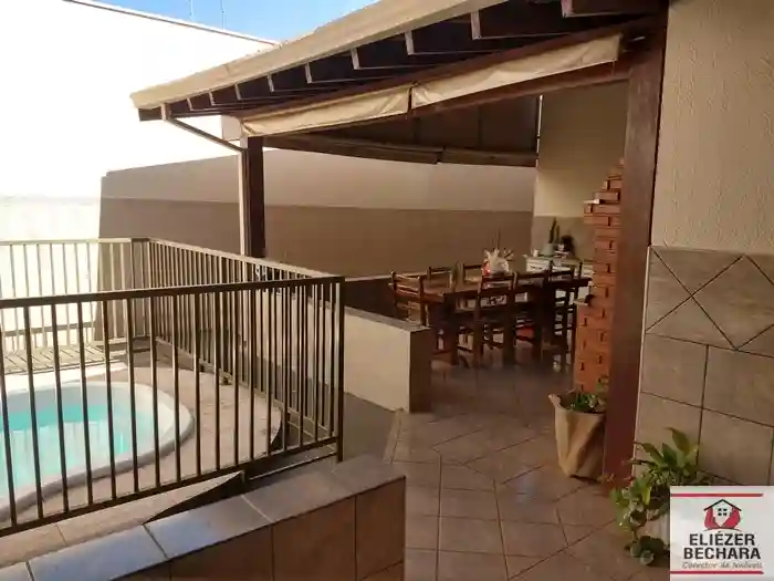 Casa com 3 quartos à venda, 240m² — foto 18 de 43