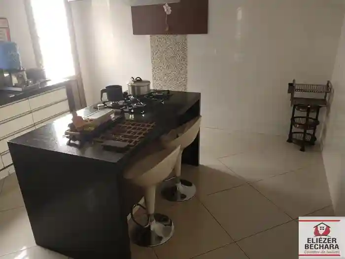 Casa com 3 quartos à venda, 240m² — foto 21 de 43