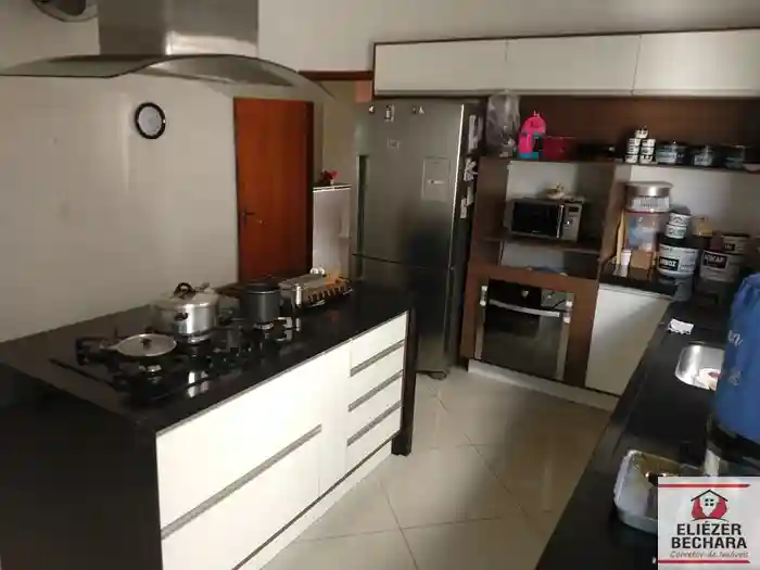 Casa com 3 quartos à venda, 240m² — foto 23 de 43