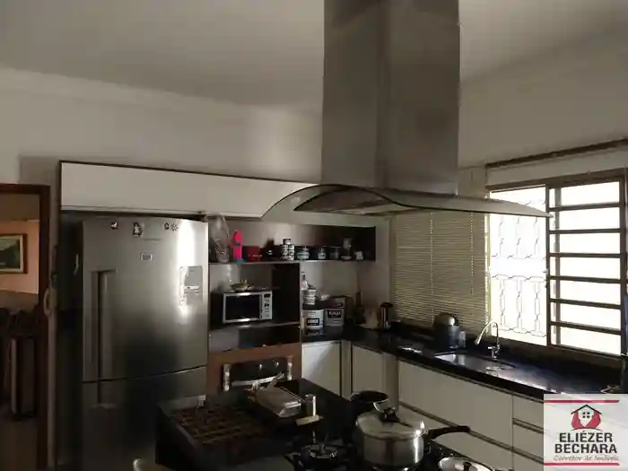 Casa com 3 quartos à venda, 240m² — foto 22 de 43