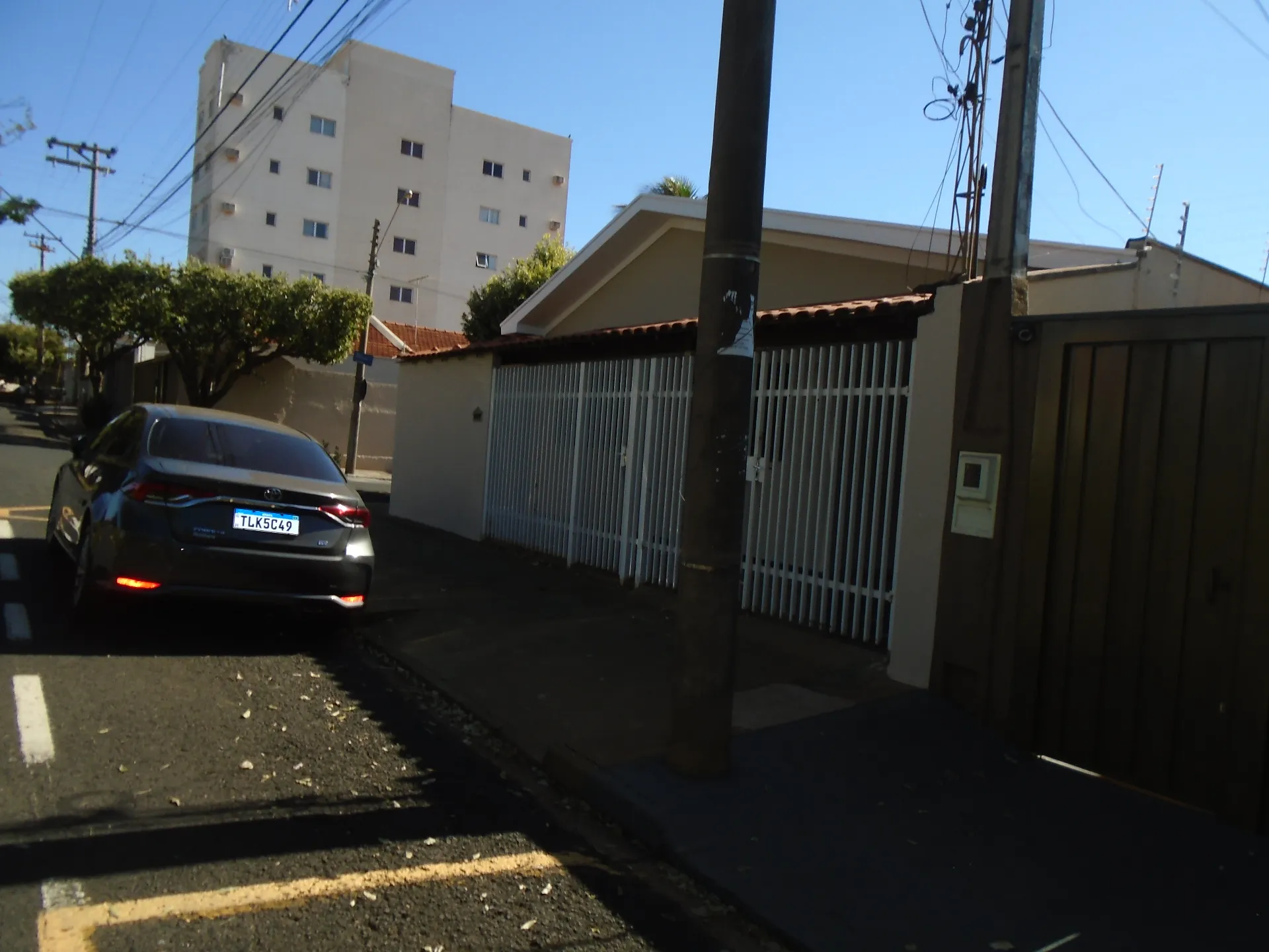 Casa com 3 quartos para aluguel, 130m² — foto 1 de 26