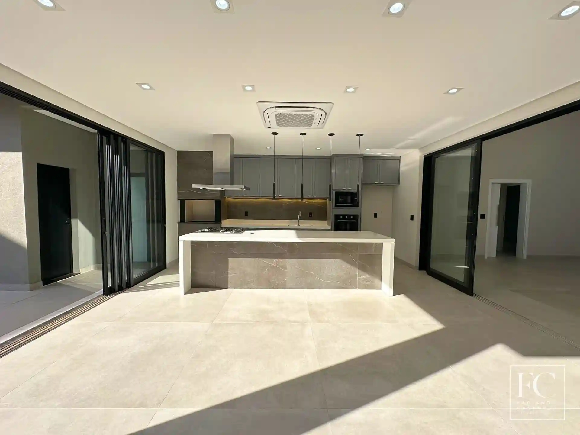 Casa de Condomínio com 3 quartos à venda, 245m² — foto 9 de 26