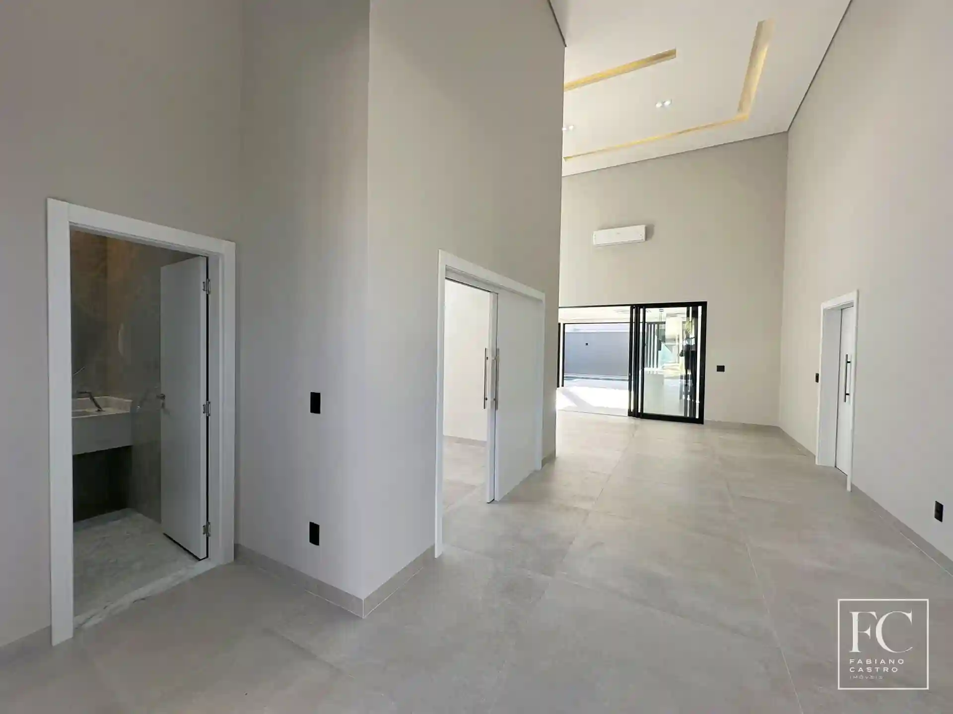 Casa de Condomínio com 3 quartos à venda, 245m² — foto 2 de 26