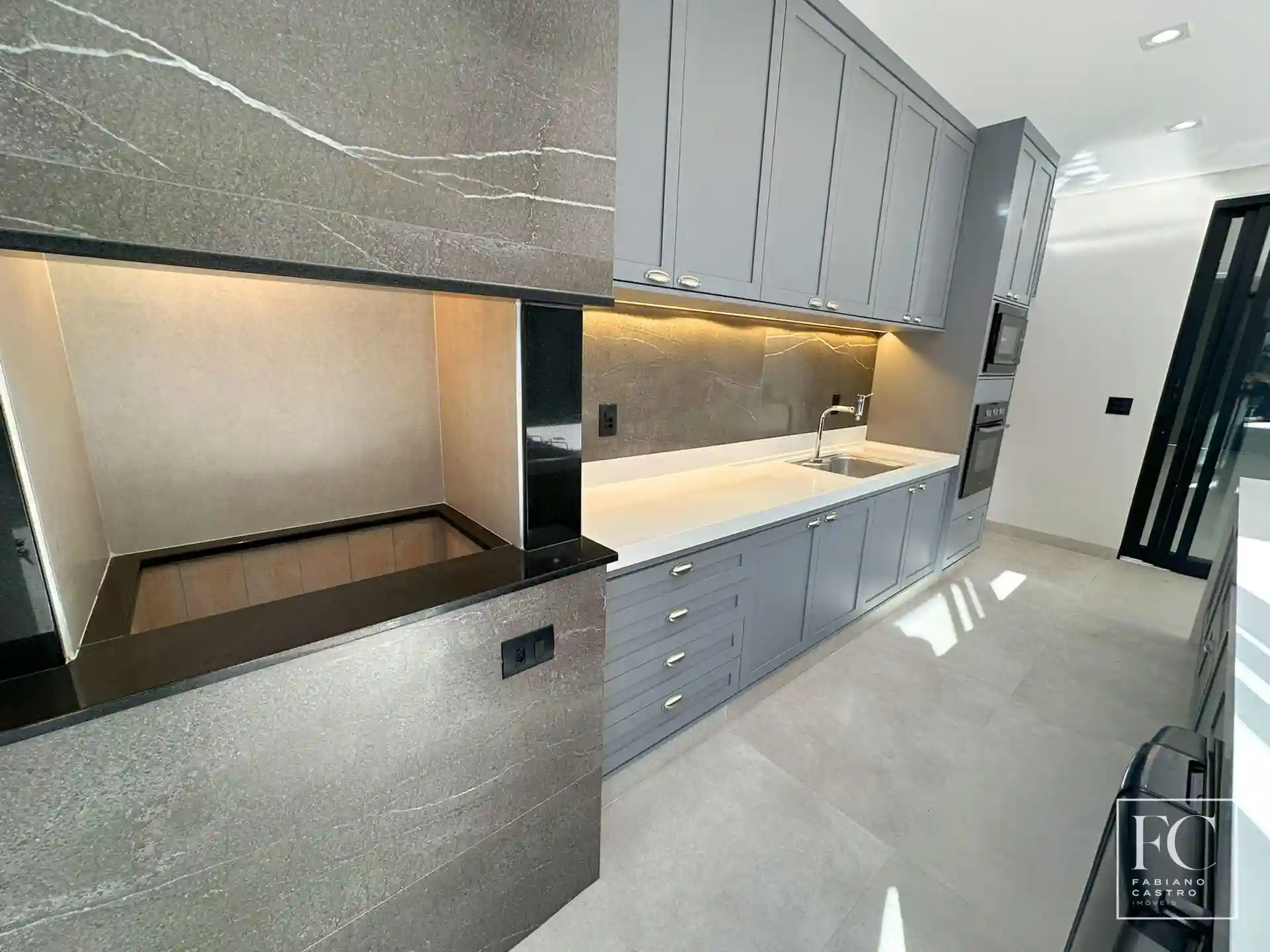 Casa de Condomínio com 3 quartos à venda, 245m² — foto 13 de 26