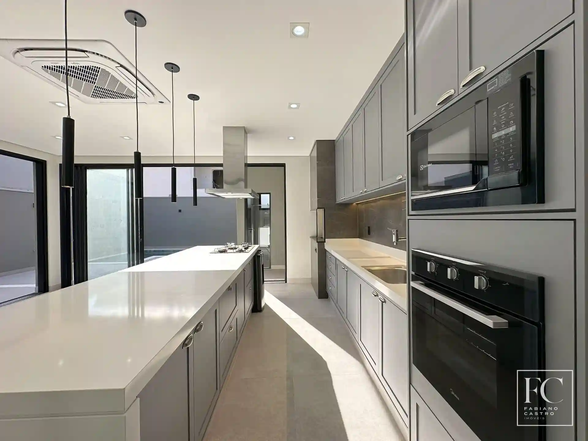Casa de Condomínio com 3 quartos à venda, 245m² — foto 15 de 26