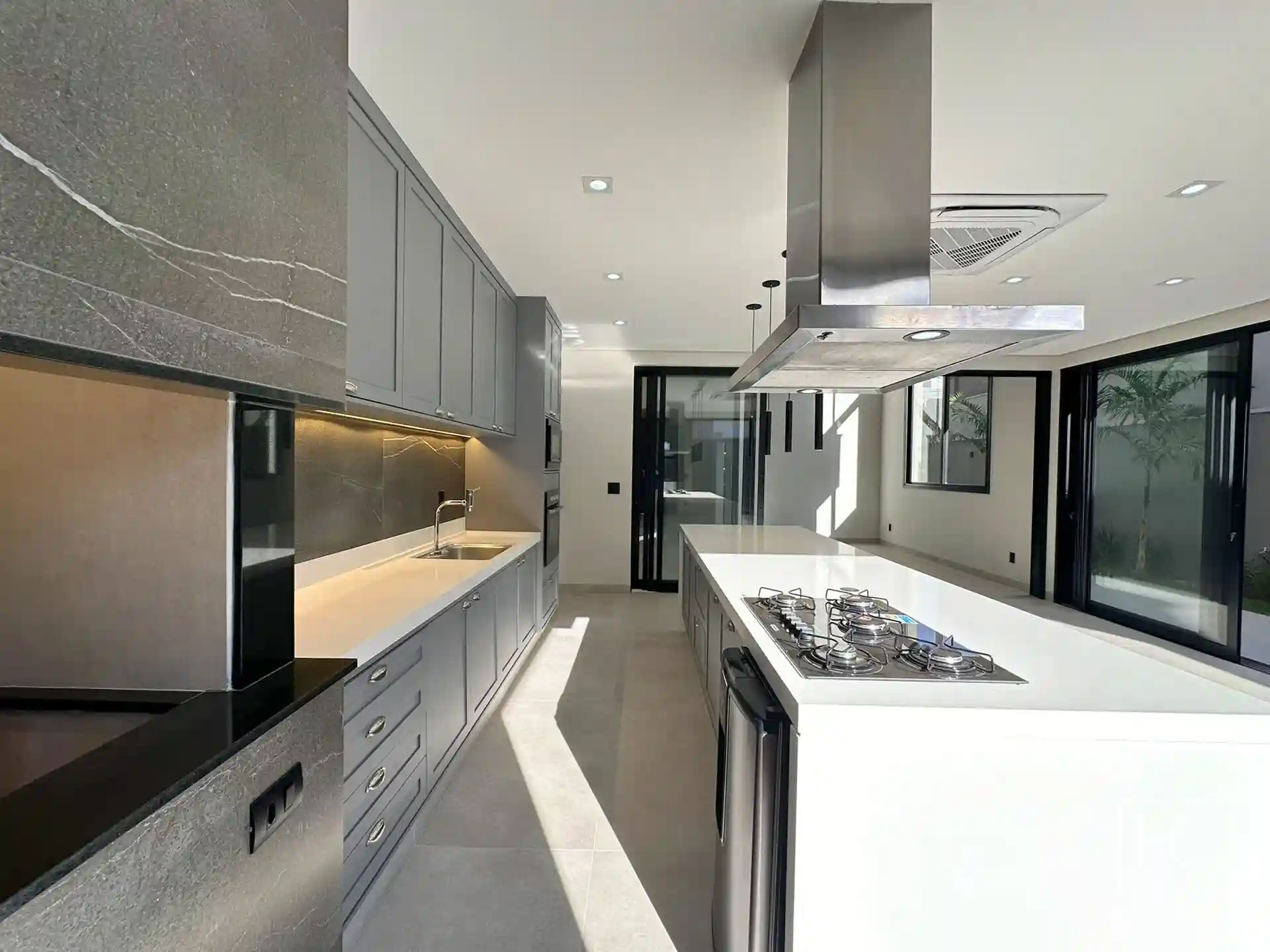 Casa de Condomínio com 3 quartos à venda, 245m² — foto 14 de 26