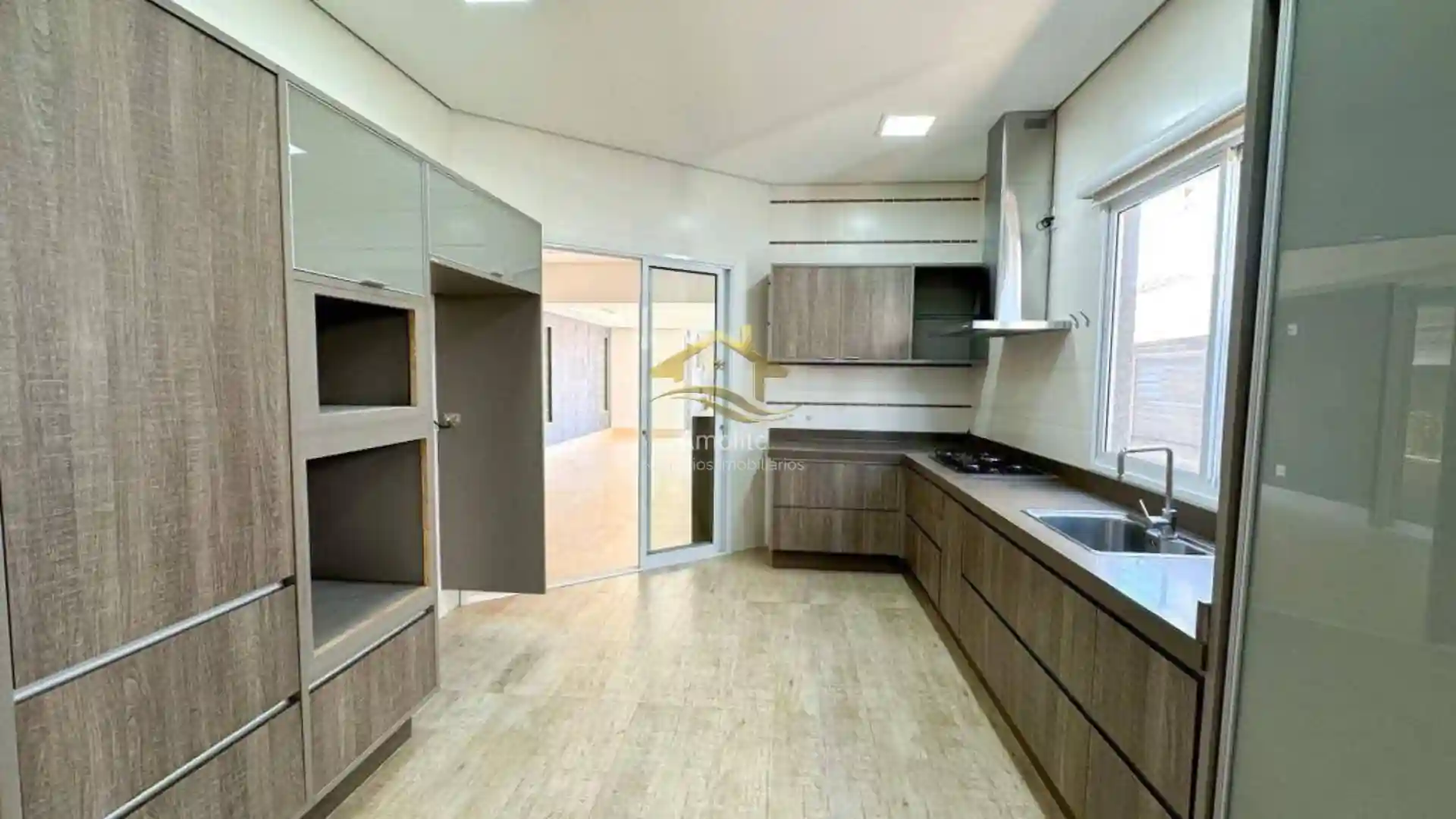 Casa de Condomínio com 3 quartos à venda, 300m² — foto 19 de 27