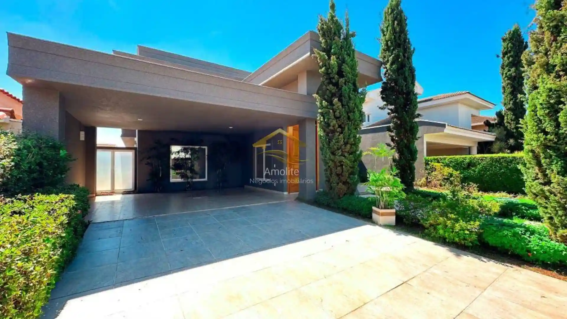 Casa de Condomínio com 3 quartos à venda, 300m² — foto 2 de 27