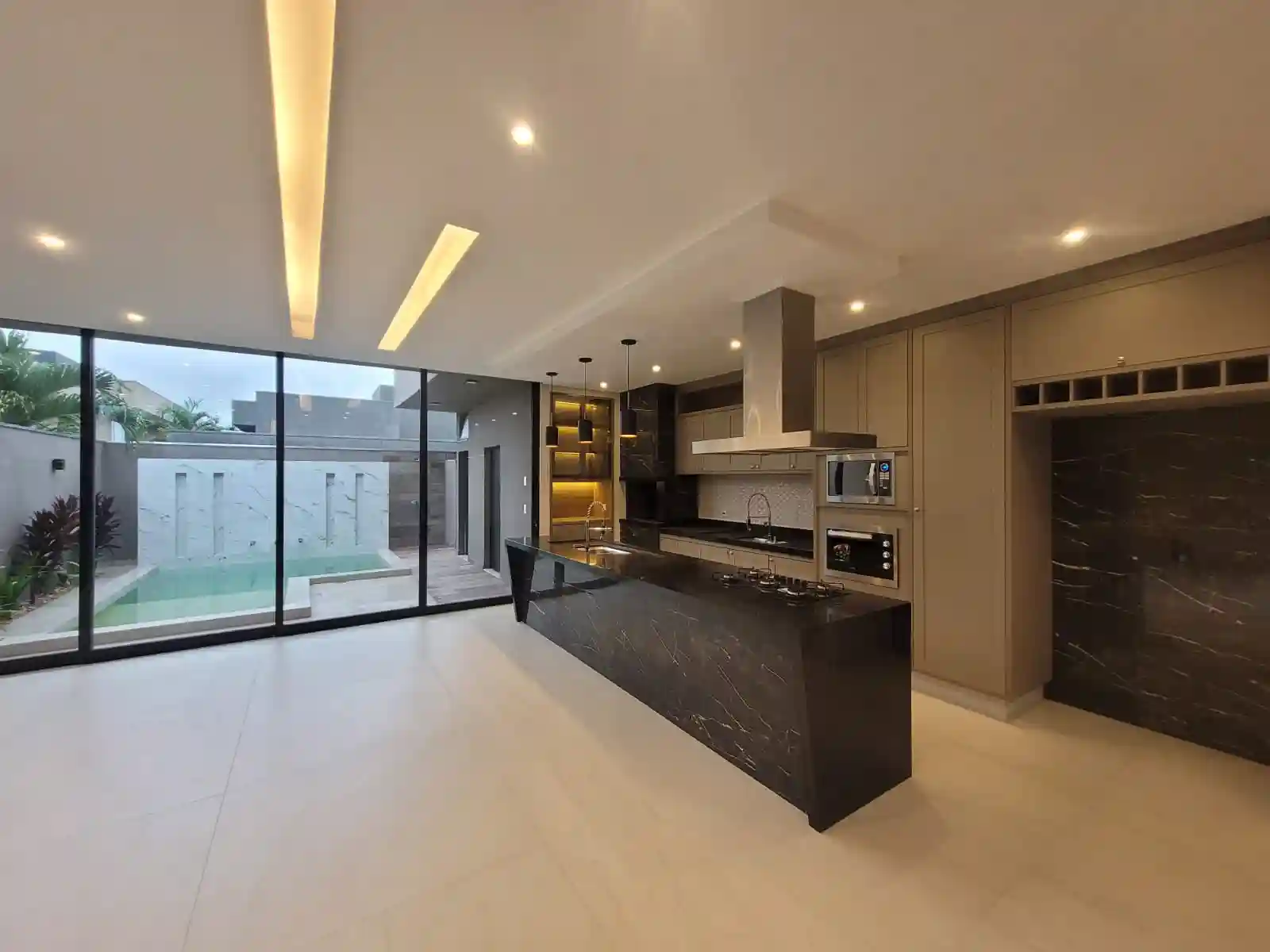 Casa de Condomínio com 4 quartos à venda, 420m² — foto 18 de 42