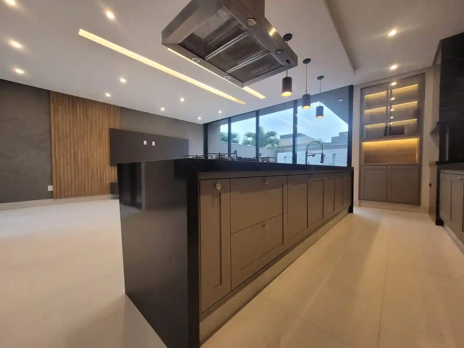 Casa de Condomínio com 4 quartos à venda, 420m² — foto 6 de 42