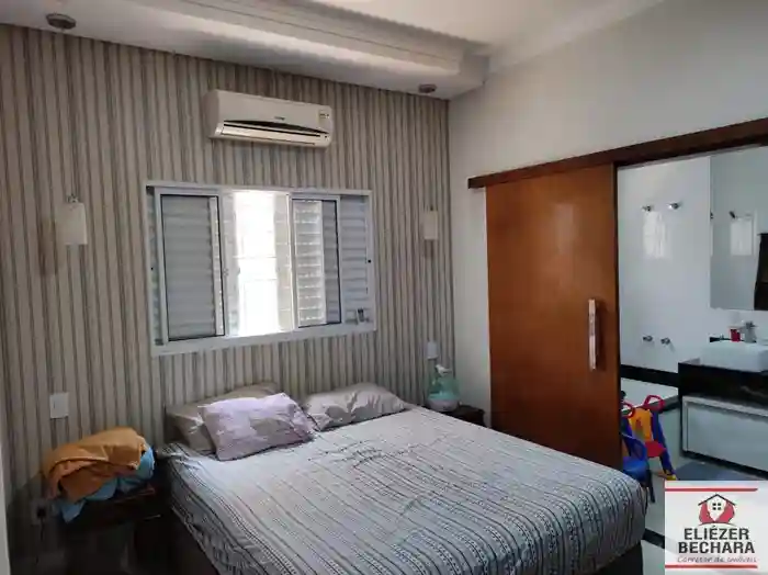 Casa à venda — foto 2 de 9
