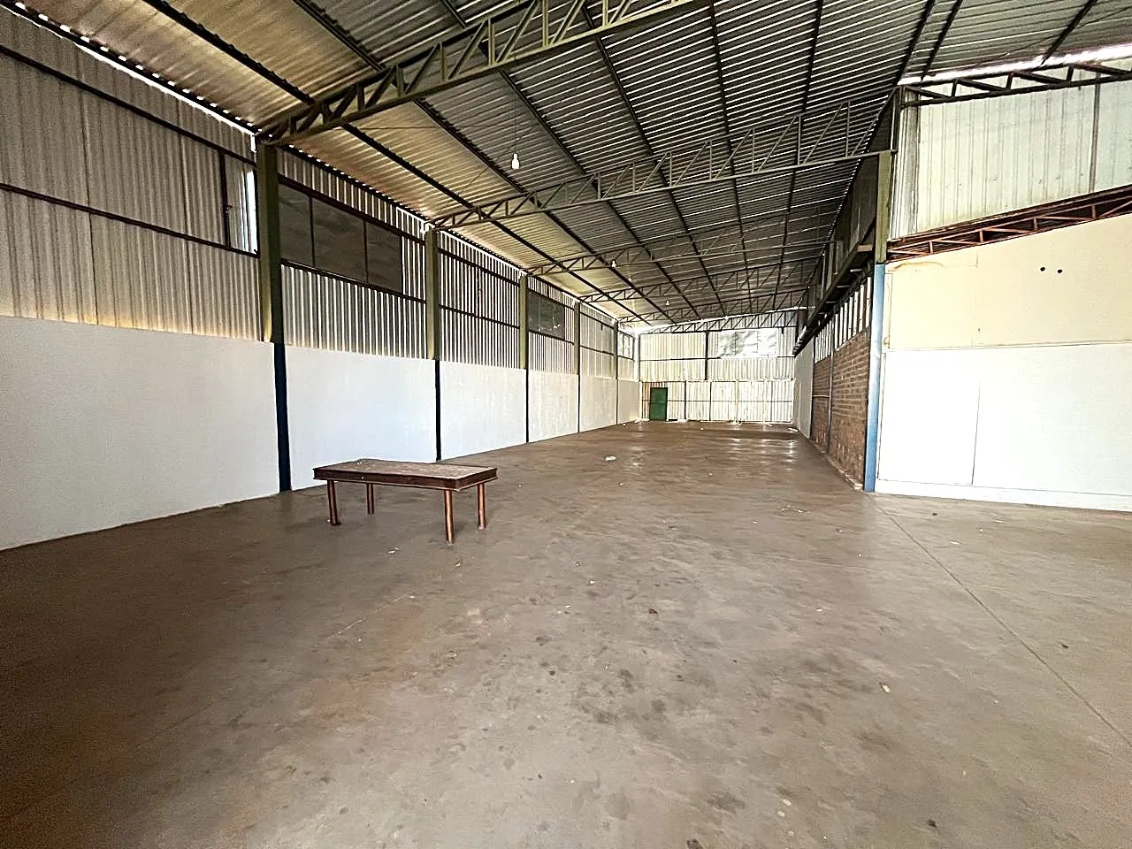 Galpão / Depósito / Armazém para aluguel, 500m² — foto 2 de 11