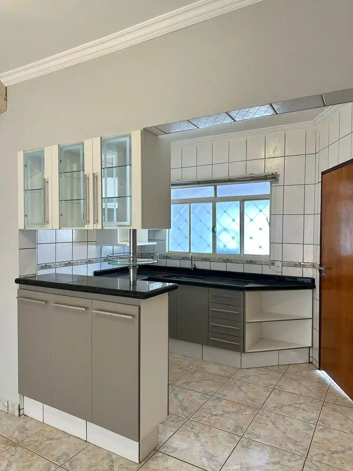 Casa com 3 quartos à venda, 10m² — foto 1 de 14