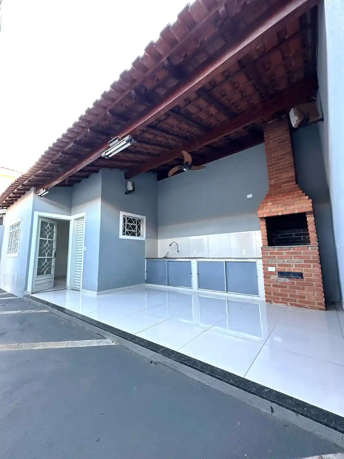 Casa com 3 quartos à venda, 10m² — foto 2 de 14