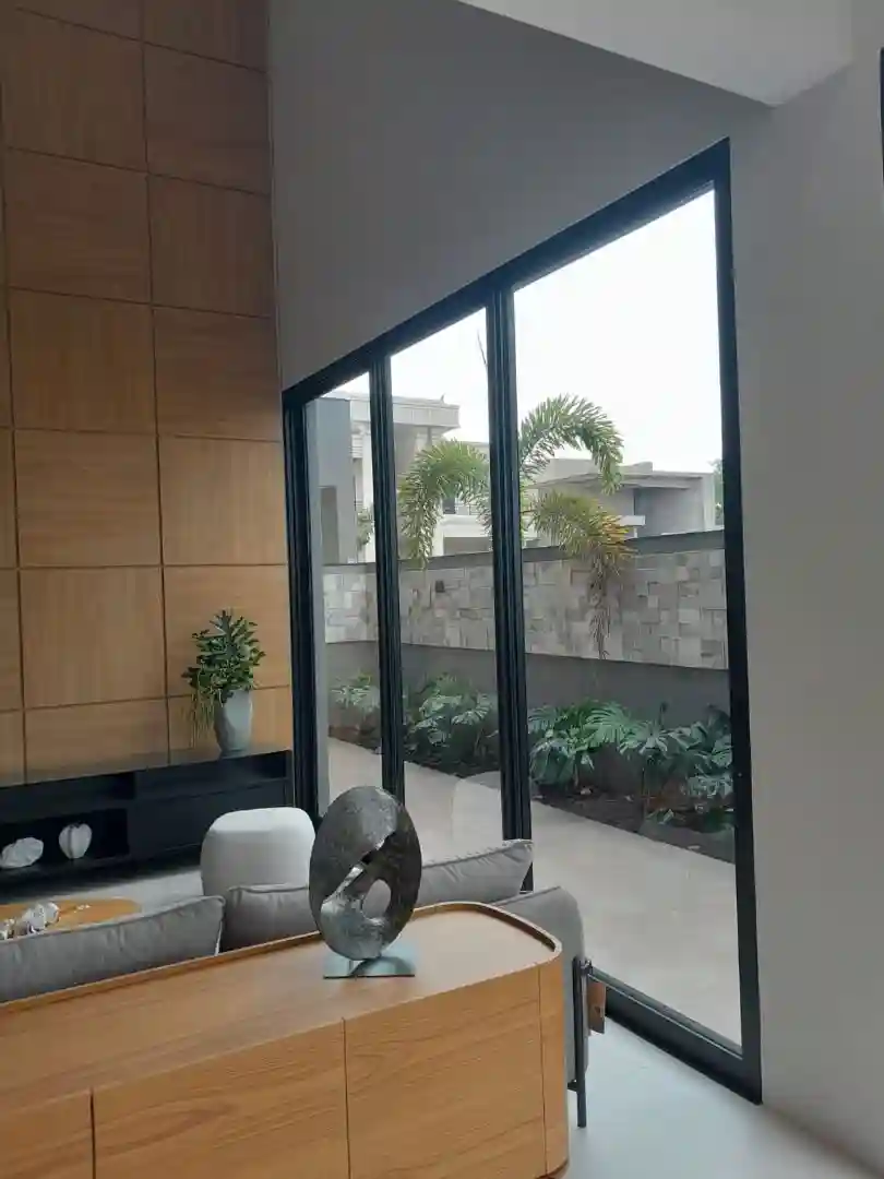 Casa de Condomínio com 3 quartos à venda, 450m² — foto 1 de 28