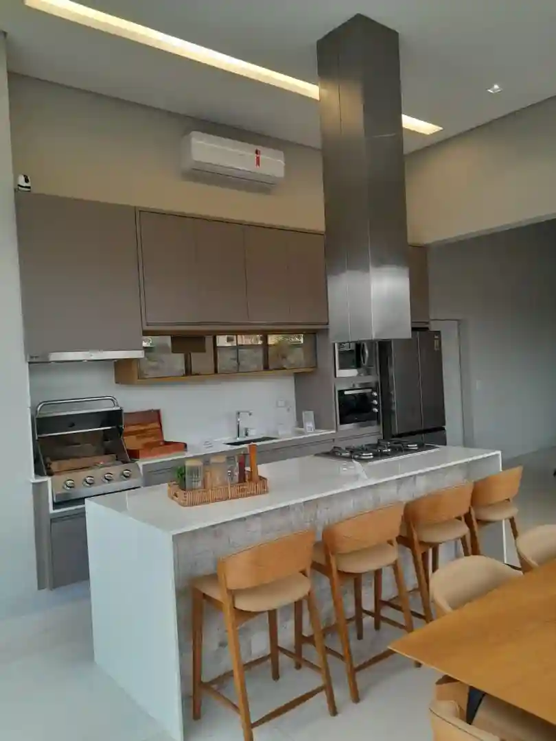 Casa de Condomínio com 3 quartos à venda, 450m² — foto 2 de 28