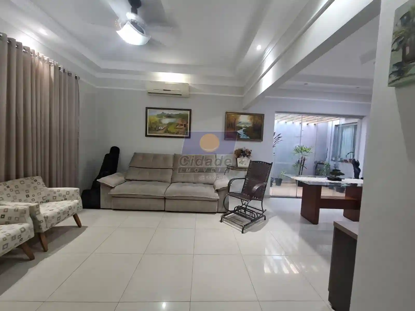 Casa com 3 quartos à venda, 165m² — foto 1 de 27
