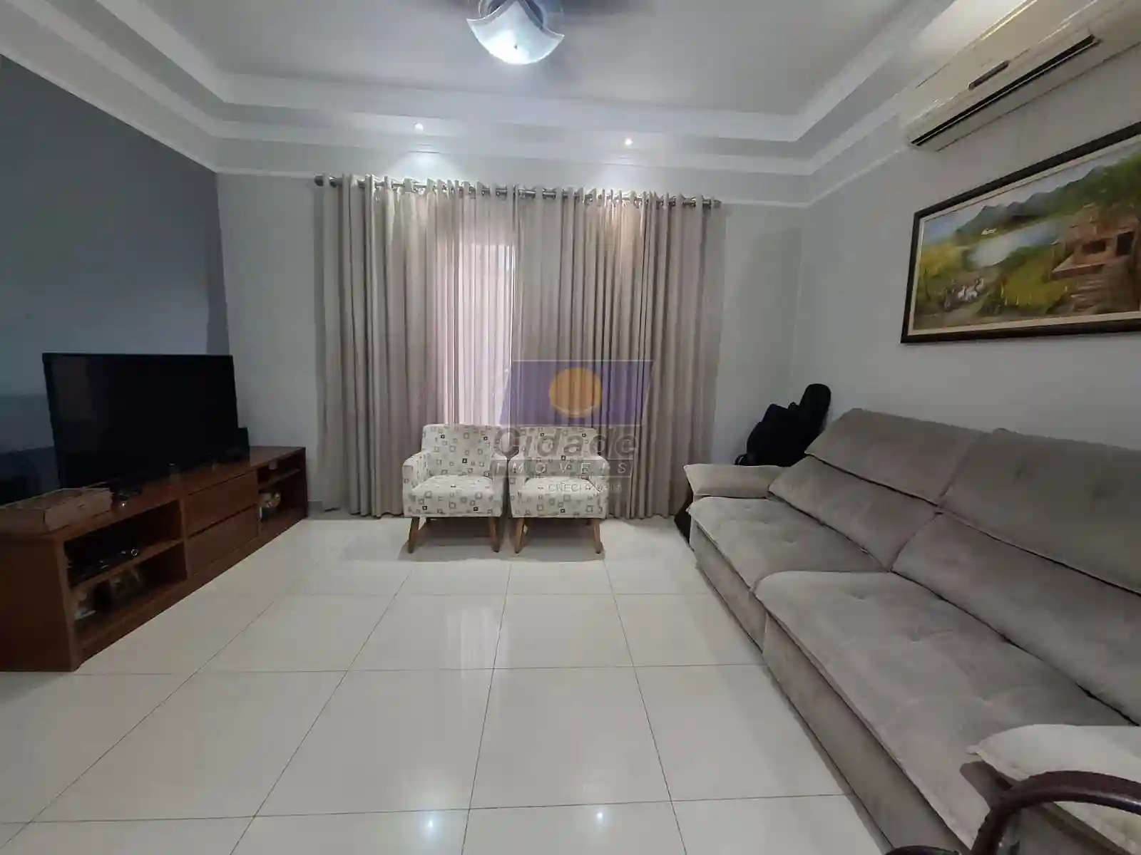 Casa com 3 quartos à venda, 165m² — foto 2 de 27