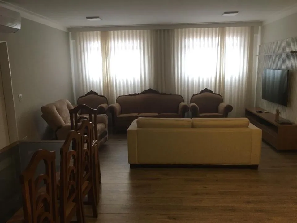 Apartamento com 4 quartos à venda, 240m² — foto 4 de 19