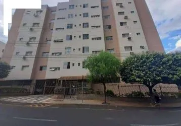 Apartamento com 4 quartos à venda, 240m² — foto 1 de 19