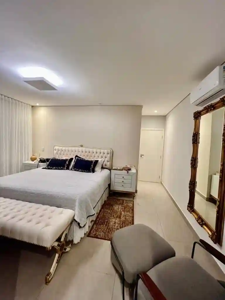Casa de Condomínio com 4 quartos à venda, 284m² — foto 4 de 8
