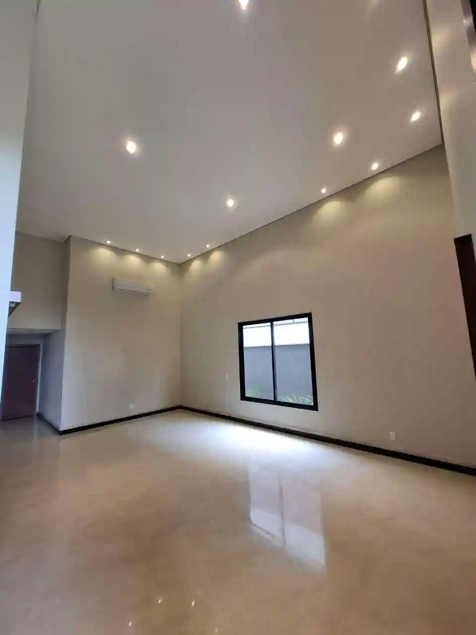 Casa de Condomínio com 4 quartos à venda, 267m² — foto 3 de 44