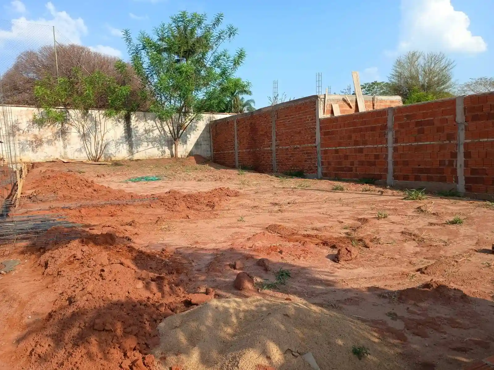 Terreno / Lote / Condomínio  à venda, 211m² — foto 3 de 4