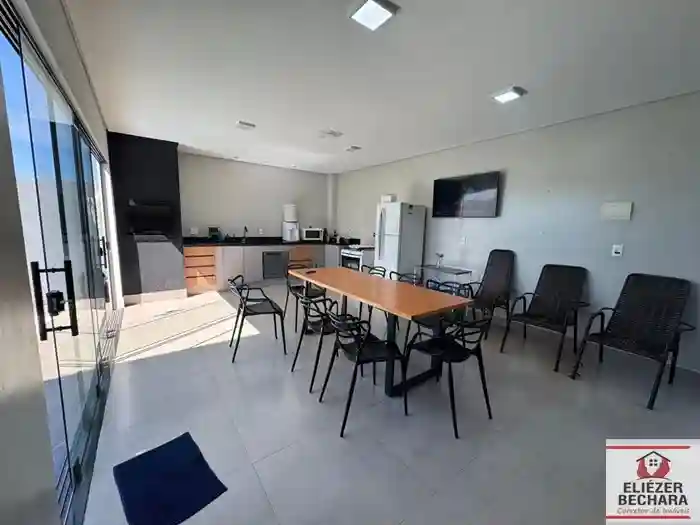 Casa com 3 quartos à venda, 200m² — foto 2 de 17