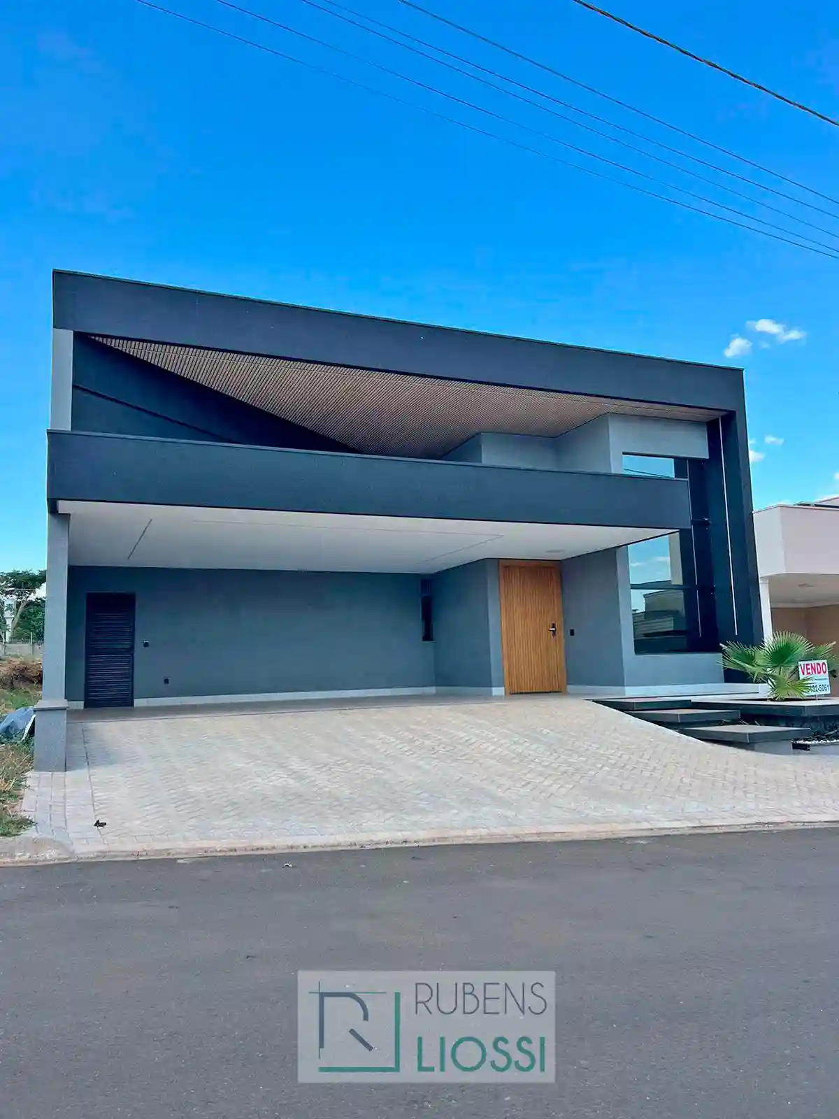 Casa de Condomínio com 3 quartos à venda, 195m² — foto 2 de 20