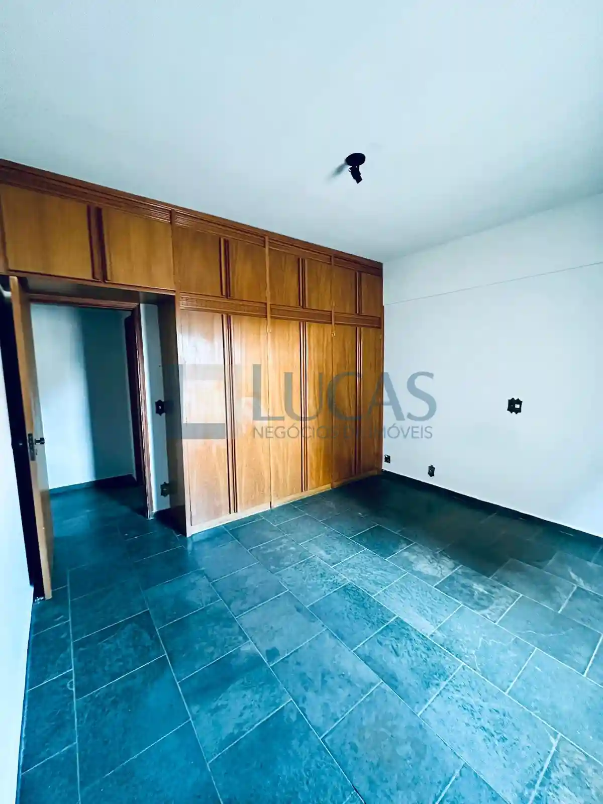 Apartamento com 2 quartos à venda, 85m² — foto 8 de 10