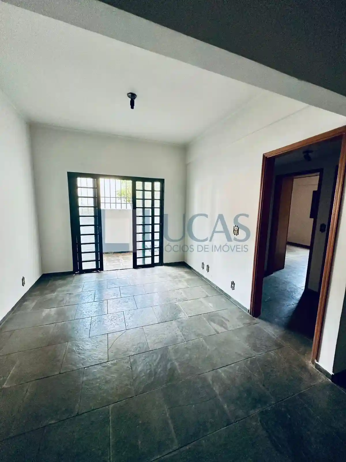 Apartamento com 2 quartos à venda, 85m² — foto 2 de 10