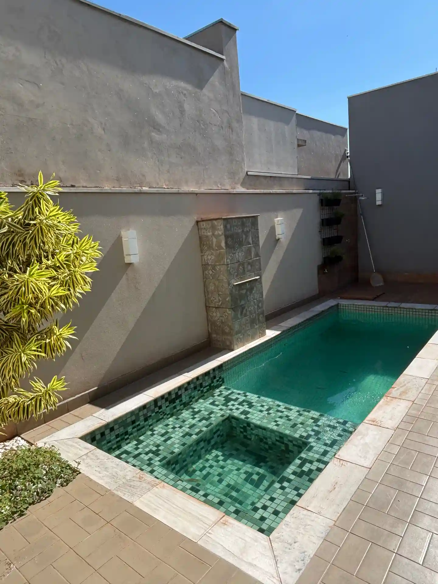Casa de Condomínio com 3 quartos para aluguel, 230m² — foto 3 de 24