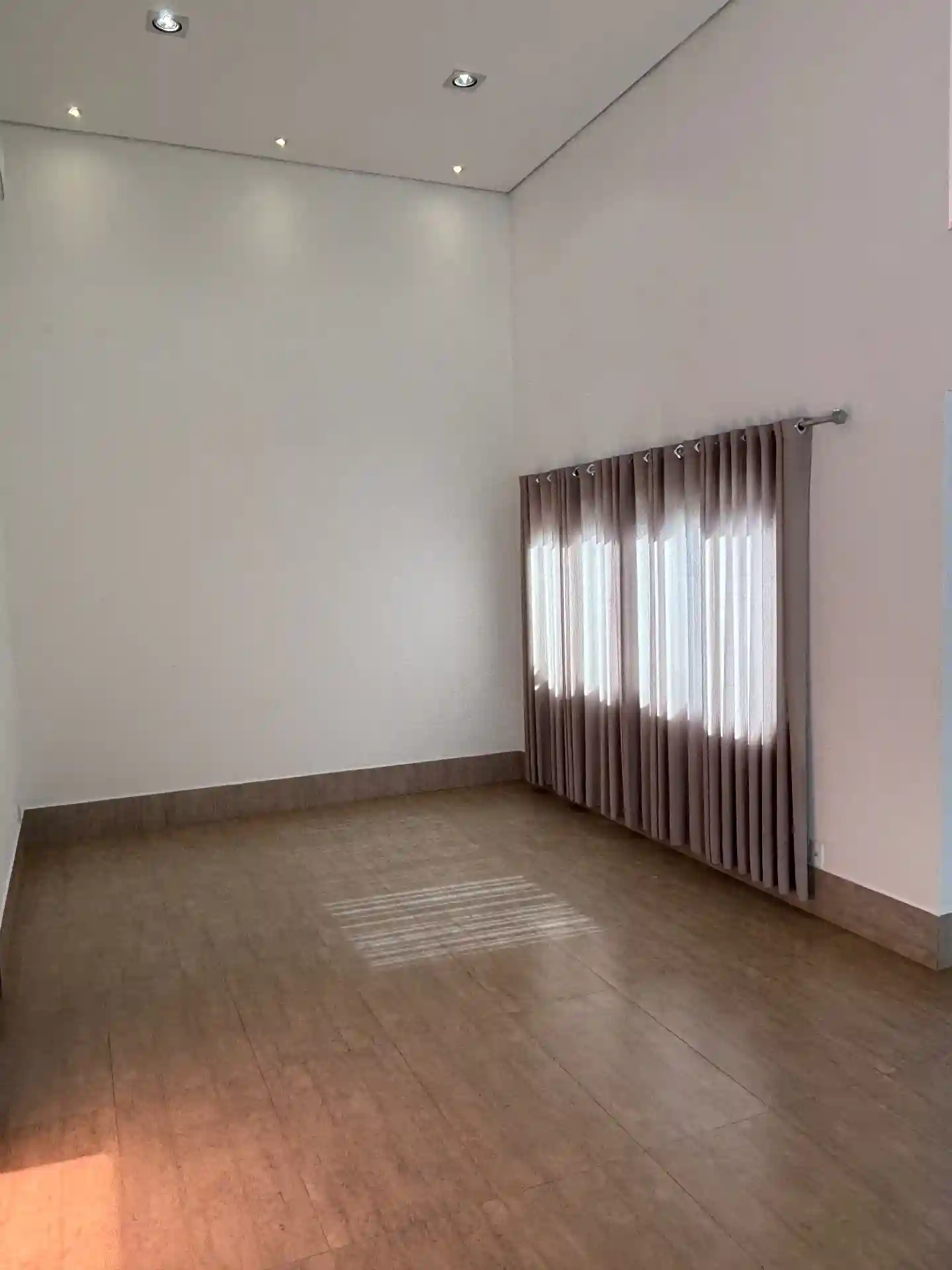 Casa de Condomínio com 3 quartos para aluguel, 230m² — foto 5 de 24