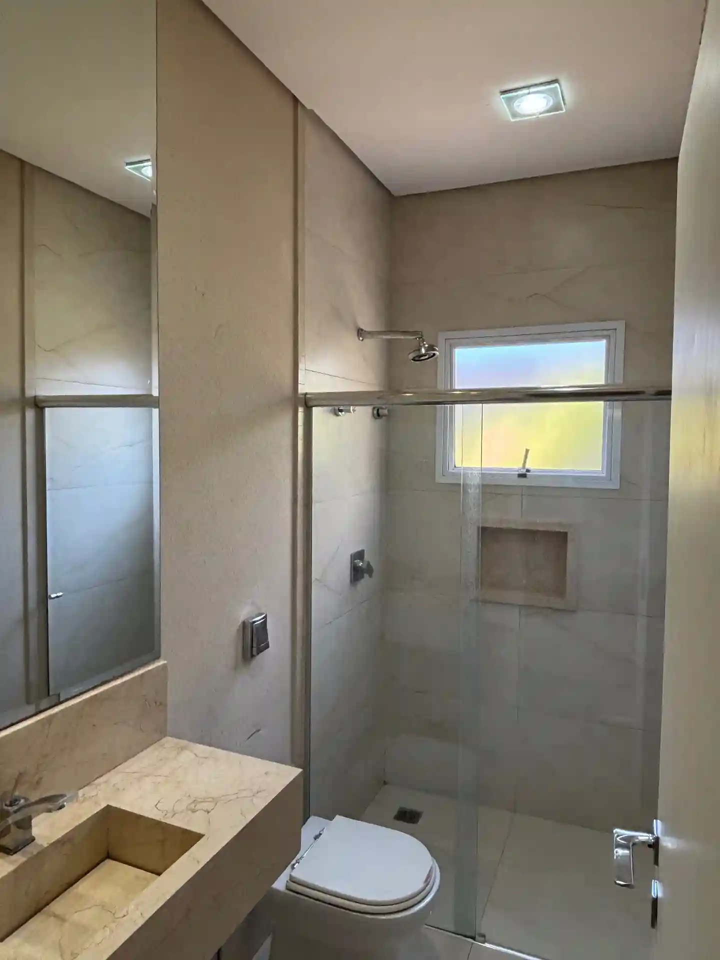 Casa de Condomínio com 3 quartos para aluguel, 230m² — foto 8 de 24