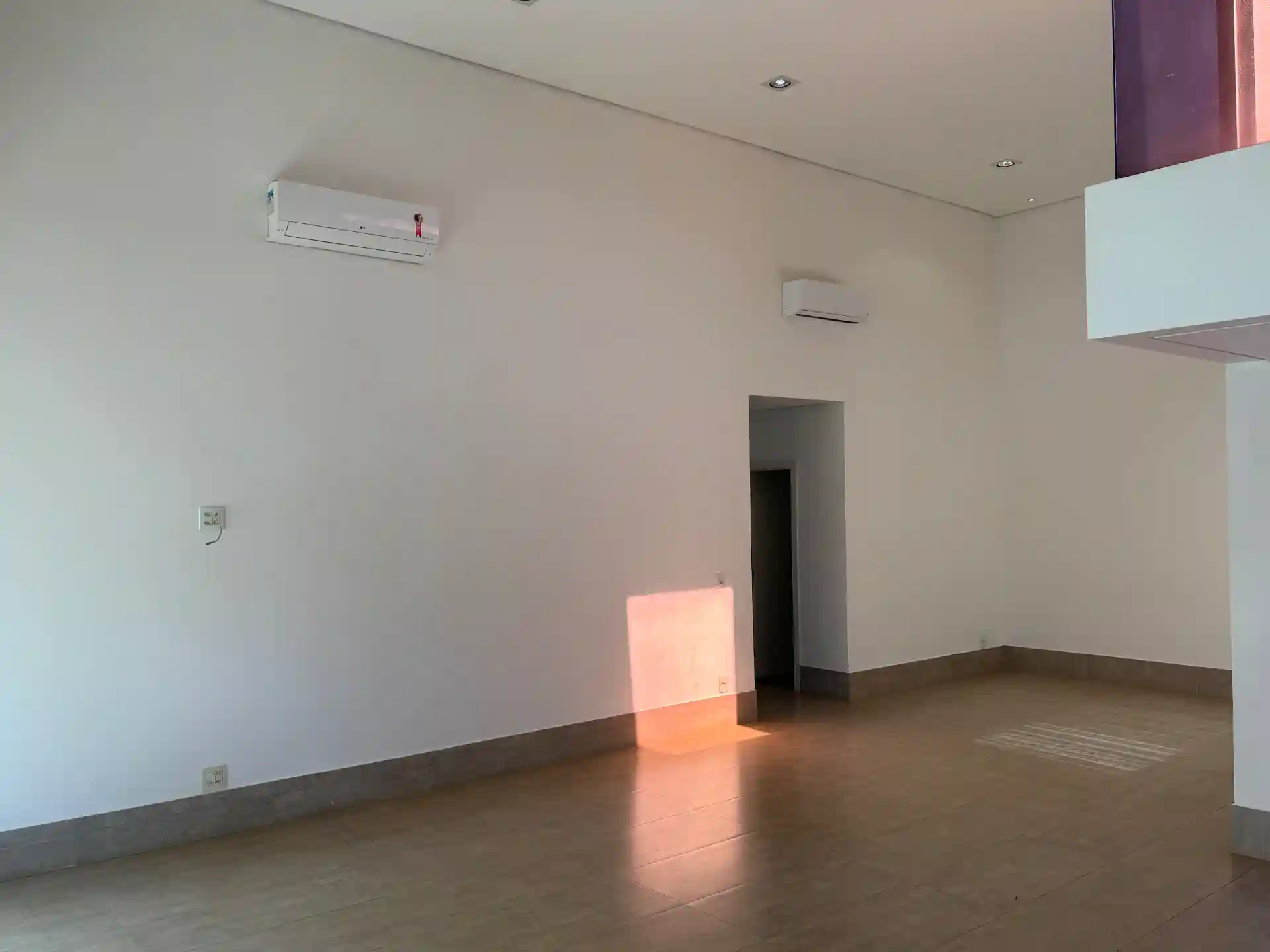Casa de Condomínio com 3 quartos para aluguel, 230m² — foto 4 de 24
