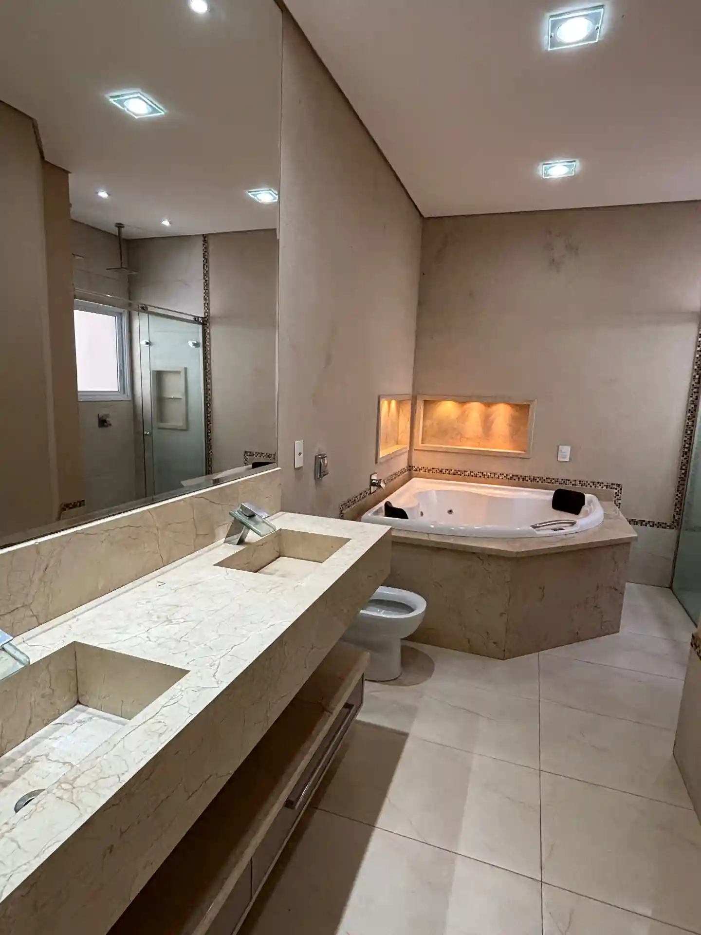 Casa de Condomínio com 3 quartos para aluguel, 230m² — foto 19 de 24