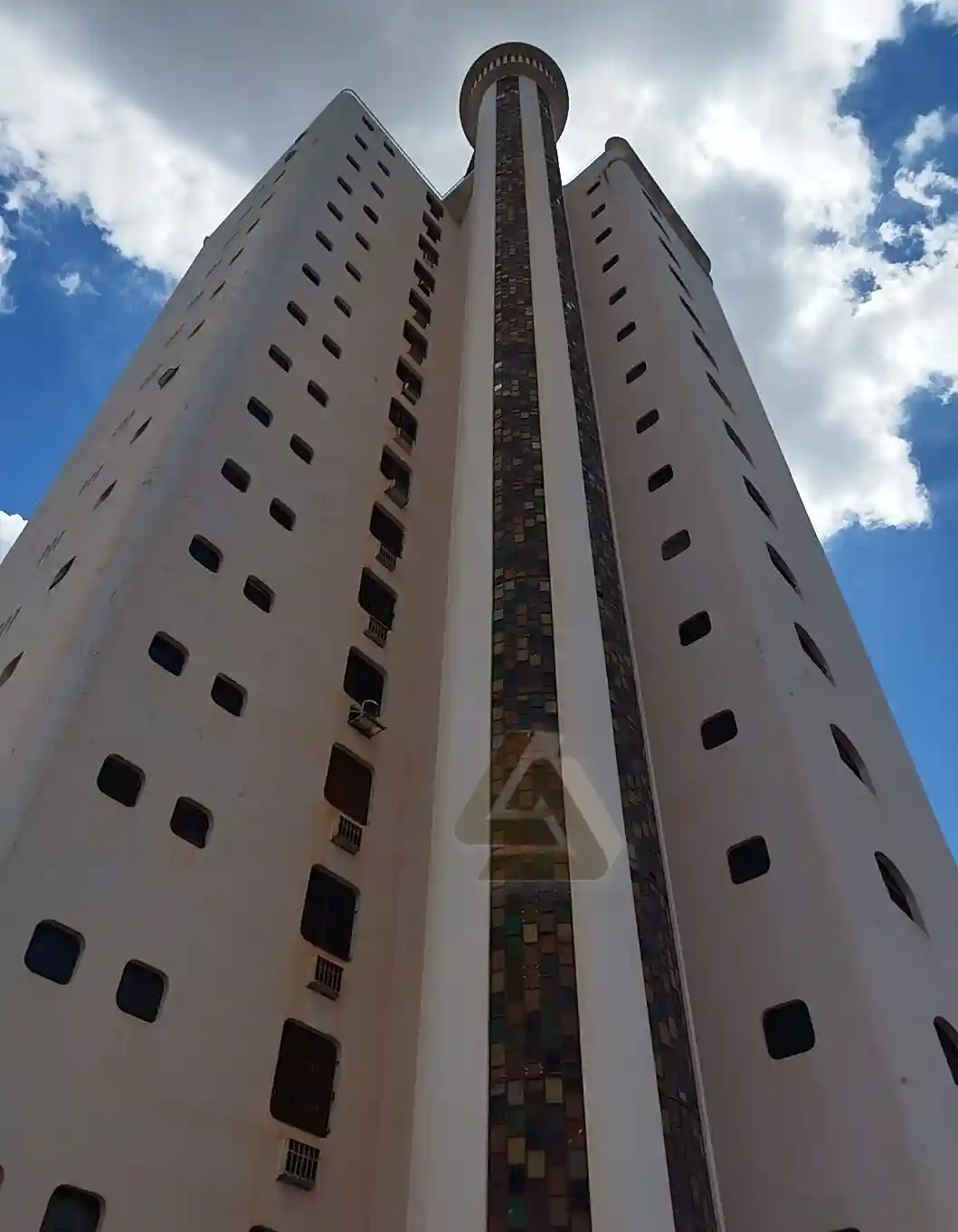 Apartamento com 4 quartos à venda, 291m² — foto 1 de 17