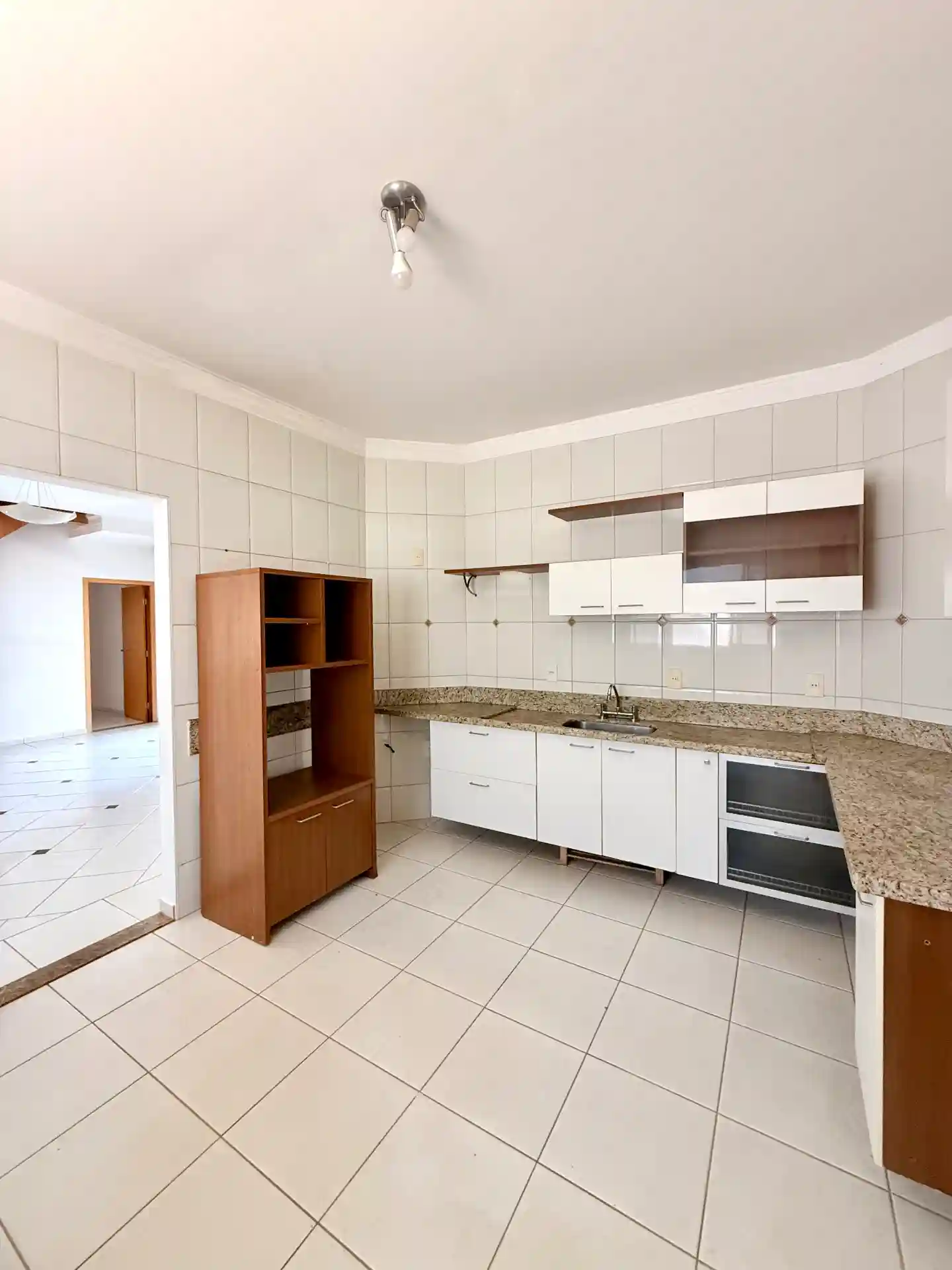 Casa de Condomínio com 4 quartos para aluguel, 405m² — foto 6 de 23