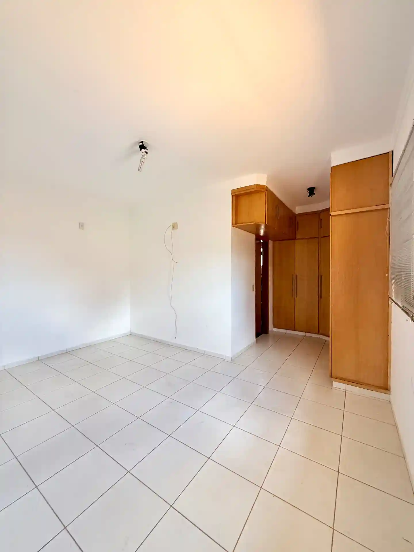 Casa de Condomínio com 4 quartos para aluguel, 405m² — foto 3 de 23